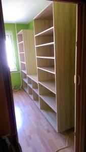 könyves szekrény